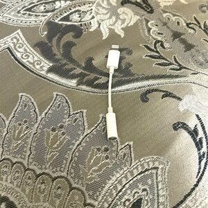 Lightning to 3.5 mm Headphone Jack Adapter